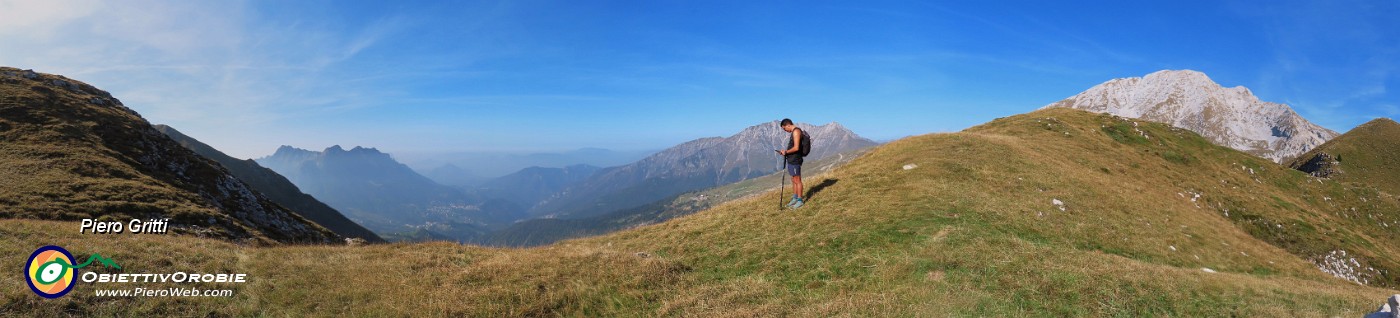 27 Alla Bocchetta di Cimetto (1935 m) con vista in Alben. Menna, Arera.jpg